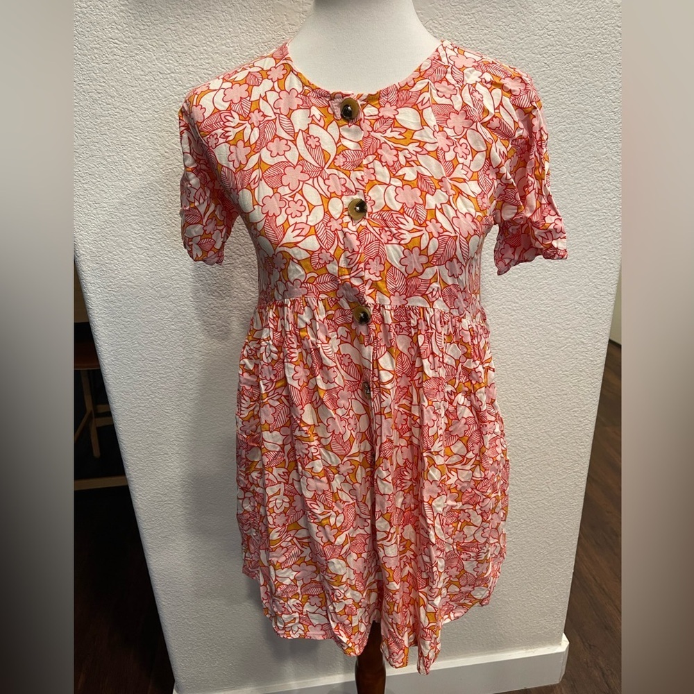 Flowery girls dress.